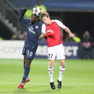 William Gallas (Arsenal) Brett Holman (AZ Alkmaar) William Gallas (Arsenal) Brett Holman (AZ Alkmaar)