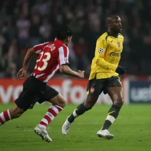 William Gallas (Arsenal) Carlos Salcido (PSV) William Gallas (Arsenal) Carlos Salcido (PSV)
