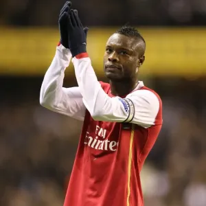 William Gallas (Arsenal) claps the fans after the match