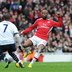 William Gallas (Arsenal) Luke Young (Aston Villa). Arsenal 3: 0 Aston Villa William Gallas (Arsenal) Luke Young (Aston Villa). Arsenal 3: 0 Aston Villa