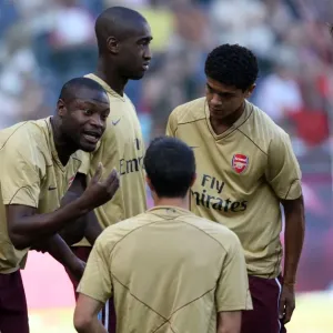William Gallas (Arsenal) talks to the players before the match William Gallas (Arsenal) talks to the players before the match