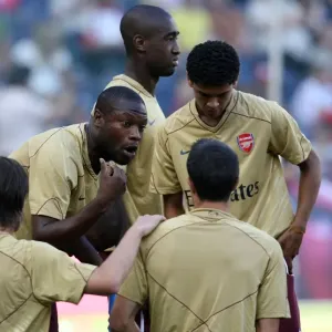 William Gallas (Arsenal) talks to his team mates before the match William Gallas (Arsenal) talks to his team mates before the match