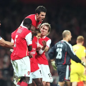 William Gallas celebrates scoring Arsenals 3rd goal with Thierry Henry