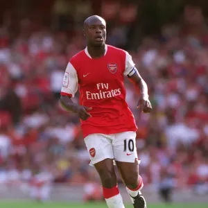 William Gallas Leads Arsenal to Victory: 2-1 over Paris Saint-Germain in Emirates Cup Opener William Gallas Leads Arsenal to Victory: 2-1 over Paris Saint-Germain in Emirates Cup Opener