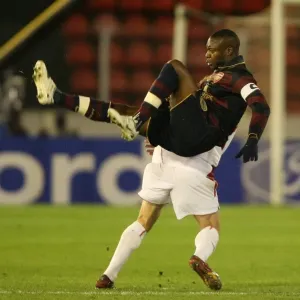 William Gallas Unyielding Performance: Arsenal Holds Slavia Prague in UEFA Champions League Stalemate, 2007