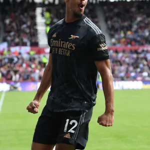 Guillermo William Saliba Anota El Primer Gol de Arsenal: Brentford contra el Arsenal, Liga Premier 2022-23