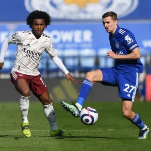 Willian vs. Castagne: Intense Battle in Leicester City vs. Arsenal Premier League Clash Willian vs. Castagne: Intense Battle in Leicester City vs. Arsenal Premier League Clash