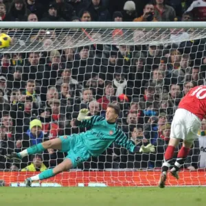 Wojciech Szczesny (Arsenal) looks on as Wayne Rooneys penalty saile over the crossbar