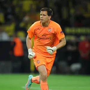 Wojciech Szczesny: Arsenal's Steadfast Shield in Borussia Dortmund, UEFA Champions League 2014-15