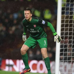 Wojciech Szczesny: Arsenal's Wall at Villa Park (Aston Villa v Arsenal 2012-13)