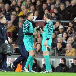 Wojciech Szczesny is replaced by Manuel Almunia (Arsenal). Barcelona 3: 1 Arsenal