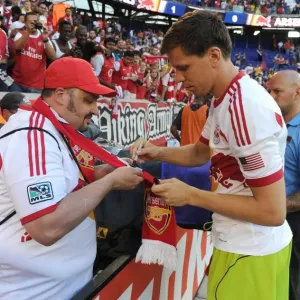 Wojciech Szczesny Signs Autographs Print