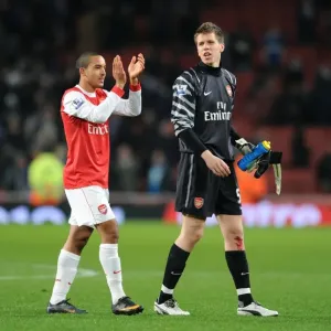 Wojciech Szczesny and Theo Walcott (Arsenal) claps the fans at the end of the match Wojciech Szczesny and Theo Walcott (Arsenal) claps the fans at the end of the match