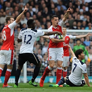 Xhaka Holds Off Son and Wanyama: Intense Battle in the Midfield - Tottenham vs Arsenal (2016-17)