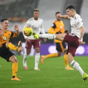 Xhaka vs. Podence: Intense Battle at the Molineux - Wolverhampton Wanderers vs. Arsenal, Premier League 2020-21 Xhaka vs. Podence: Intense Battle at the Molineux - Wolverhampton Wanderers vs. Arsenal, Premier League 2020-21