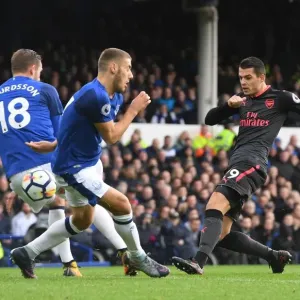 Xhaka vs Vlasic-Sigurdsson: Intense Battle at Goodison Park - Everton vs Arsenal, Premier League 2017-18 Xhaka vs Vlasic-Sigurdsson: Intense Battle at Goodison Park - Everton vs Arsenal, Premier League 2017-18