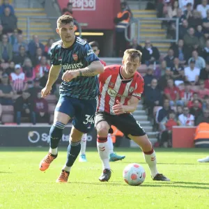Xhaka vs Ward-Prowse: A Premier League Battle - Southampton vs Arsenal (2021-22)