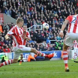 Yaya Sanogo (Arsenal) Ryan Shawcross (Stoke). Stoke City 1: 0 Arsenal. Barclays Premier League