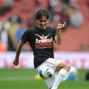 Yossi Benayoun (Arsenal) warms up in his Arsenal for Everyone T Shirt. Arsenal 2: 1 Sunderland