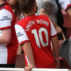 A young Arsenal fan claps the team before the match. Arsenal 1: 2 Chelsea. The Mind Series A young Arsenal fan claps the team before the match. Arsenal 1: 2 Chelsea. The Mind Series