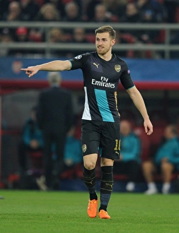 Aaron Ramsey in Action: Arsenal vs. Olympiacos, UEFA Champions League (December 2015)