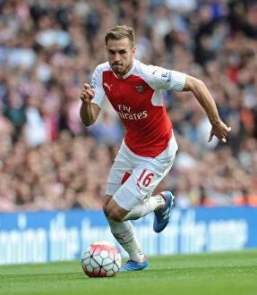 Arsenal v Stoke City 2015-16 Collection: Aaron Ramsey in Action: Arsenal vs Stoke City, Premier League 2015-16
