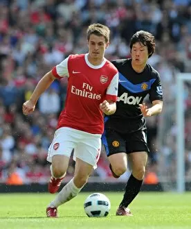Arsenal v Manchester United 2010-2011 Collection: Aaron Ramsey (Arsenal) Ji-Sung Park (Man Utd). Arsenal 1: 0 Manchester United