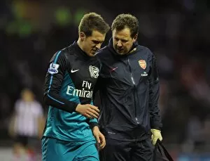 Images Dated 18th February 2012: Aaron Ramsey (Arsenal) with Physio Colin Lewin. Sunderland 2: 0 Arsenal