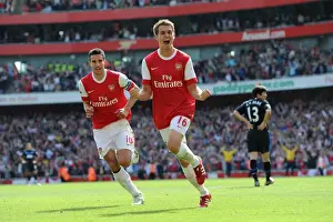Aaron Ramsey celebrates scoring Arsenals goal with Robin van Persie