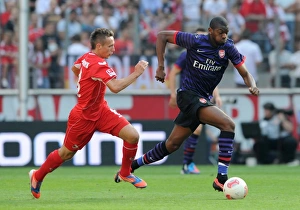 Abou Diaby (Arsenal) Adam Matuschyk (Cologne). Cologne 0:4 Arsenal. Pre Season Friendly Abou Diaby (Arsenal) Adam Matuschyk (Cologne). Cologne 0:4 Arsenal. Pre Season Friendly