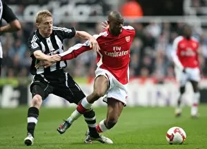 Newcastle United v Arsenal 2008-9 Collection: Abou Diaby (Arsenal) Damien Duff (Newcastle)