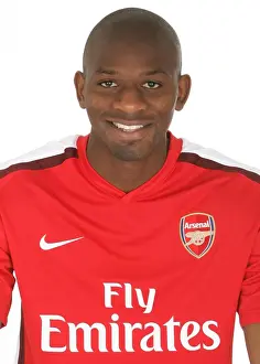 Previous Season Players Prints: Abou Diaby with Arsenal First Team - Emirates Stadium Photocall (2008)