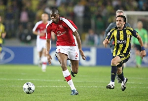 Abou Diaby (Arsenal) Gokhan Gonul (Fenerbahce)