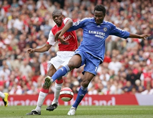 Images Dated 6th May 2007: Abou Diaby (Arsenal) Jon Obi Mikel (Chelsea)