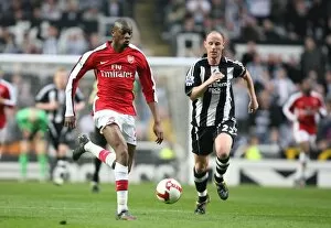 Newcastle United v Arsenal 2008-9 Collection: Abou Diaby (Arsenal) Nicky Butt (Newcastle)