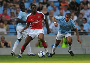 Manchester City v Arsenal 2009-10 Collection: Abou Diaby (Arsenal) Nigel De Jong (Man City)