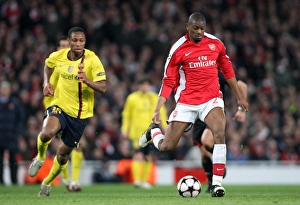 Abou Diaby (Arsenal) Seydou Keita (Barcelona). Arsenal 2:2 Barcelona. UEFA Champions League Abou Diaby (Arsenal) Seydou Keita (Barcelona). Arsenal 2:2 Barcelona. UEFA Champions League