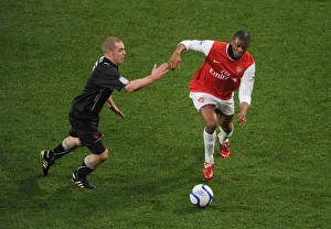 Abou Diaby (Arsenal) Stephen Dawson (Orient). Arsenal 5:0 Leyton Orient Abou Diaby (Arsenal) Stephen Dawson (Orient). Arsenal 5:0 Leyton Orient