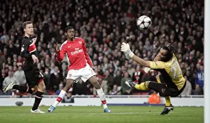 Abou Diaby scores Arsenals 4th goal past Sergio Romero (AZ)
