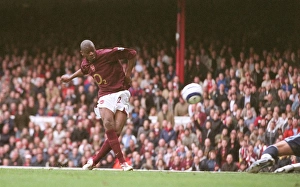 Arsenal v Aston Villa 2005-6 Collection: Abou Diaby scores Arsenals 5th goal. Arsenal 5: 0 Aston Villa. FA Premiership