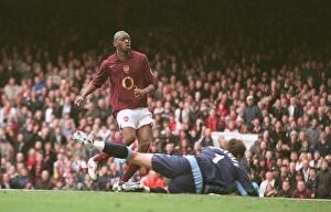 Arsenal v Aston Villa 2005-6 Collection: Abou Diaby scores Arsenals 5th goal past Thomas Sorensen