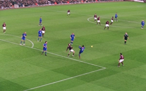 Arsenal v Manchester United 2005-6 Collection: Action during the match, photographed from the South East Corner
