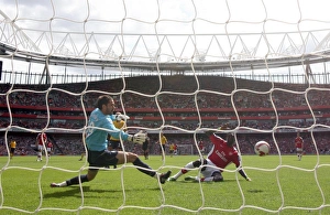 Images Dated 16th August 2008: Adebayor offside