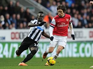 Newcastle United Collection: Agile Rosicky Outmaneuvers Tiote: A Midfield Masterclass from Arsenal vs Newcastle United (2013-14)