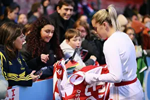 Alessia Russo Gifts Shirt to Fan after Brighton & Hove Albion vs. Arsenal FC Women's Super League Match