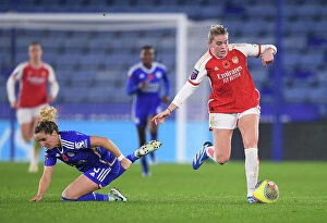 Images Dated 13th November 2023: Alessia Russo Outruns Sophie Howard: Leicester City vs. Arsenal FC