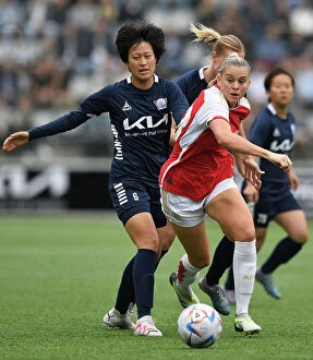 Linkoping FC v Arsenal Women 2023-24 Collection: Alessia Russo vs. Soari Takarada: Battle of the Stars in Arsenal's UEFA Champions League Clash