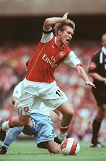 Arsenal V Aston Villa 2006-7 Prints: Alex Hleb in Action: Arsenal vs Aston Villa, Emirates Stadium, 19/8/06