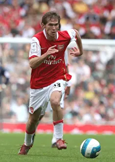 Alex Hleb in Action: Arsenal's 2:1 Victory over Inter Milan at Emirates Cup, 2007