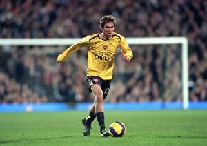 Images Dated 30th November 2006: Alex Hleb in Action: Arsenal's Tight Victory Over Fulham (29/11/06)